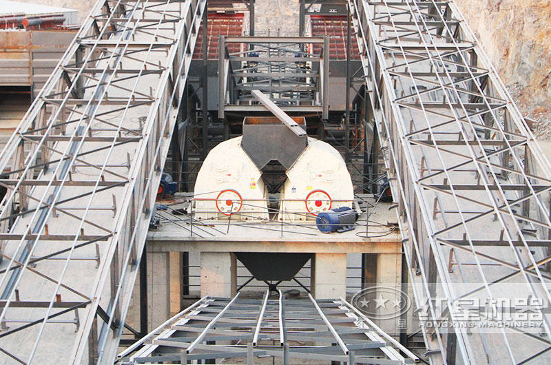 石英砂錘式破碎機(jī)工作現(xiàn)場(chǎng) 石英砂錘式破碎機(jī)工作現(xiàn)場(chǎng)