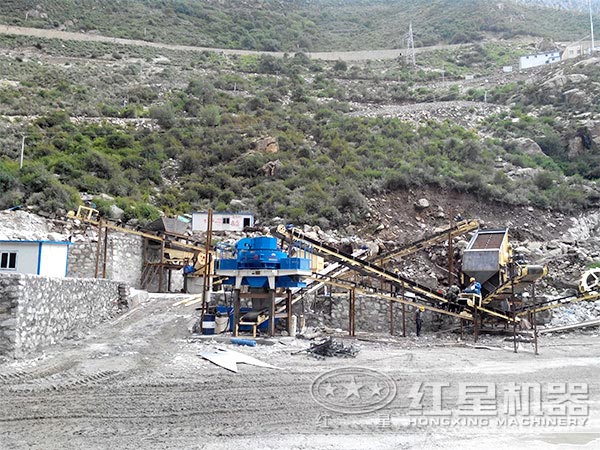 珍珠巖制砂機工作現(xiàn)場 珍珠巖制砂機工作現(xiàn)場