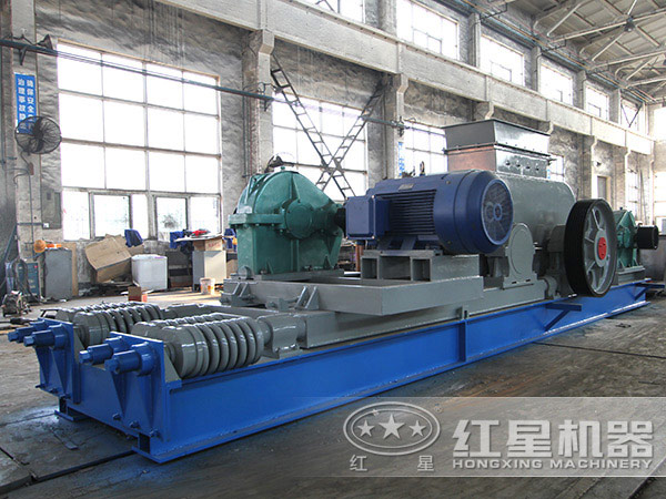 透輝石對輥式破碎機(jī)生產(chǎn)車間 透輝石對輥式破碎機(jī)生產(chǎn)車間