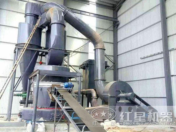 白云石雷蒙磨粉機工作現(xiàn)場 白云石雷蒙磨粉機工作現(xiàn)場