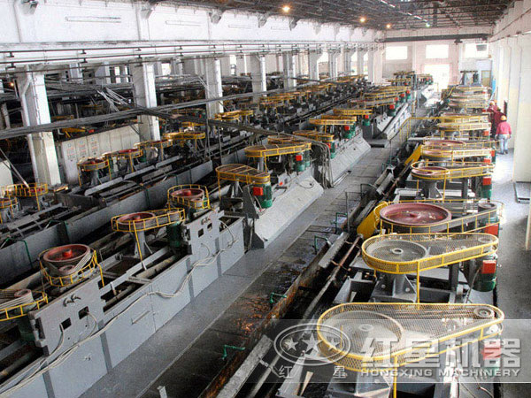 選鉬礦工作現場:浮選機部分 選鉬礦工作現場:浮選機部分