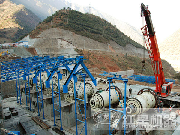 選銅生產(chǎn)線(xiàn)現(xiàn)場(chǎng):球磨機(jī) 選銅生產(chǎn)線(xiàn)現(xiàn)場(chǎng):球磨機(jī)