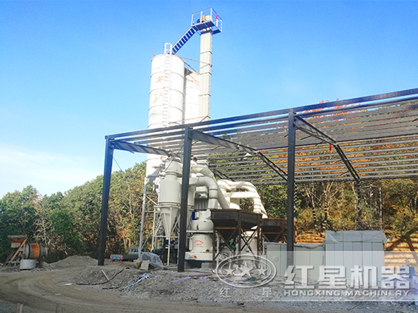 山東滑石粉磨粉現(xiàn)場(chǎng) 山東滑石粉磨粉現(xiàn)場(chǎng)