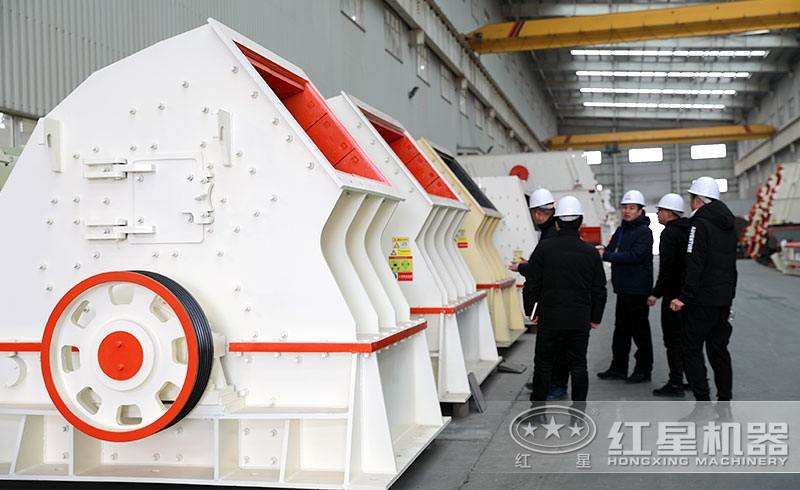 大型錘破機(jī)展示,客戶參觀現(xiàn)場(chǎng) 大型錘破機(jī)展示,客戶參觀現(xiàn)場(chǎng)