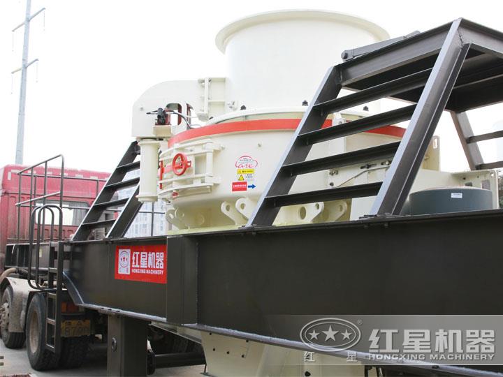 HVI沖擊式移動(dòng)破碎站，產(chǎn)量70-585t/h，稀油自潤(rùn)滑