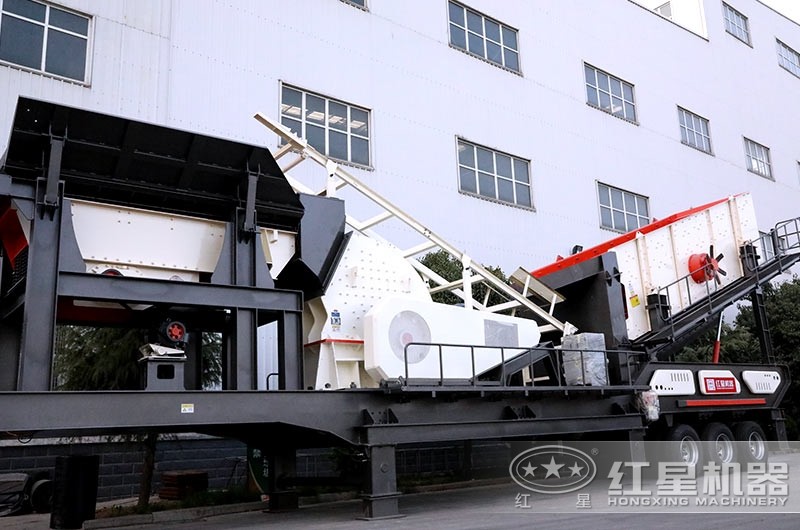 可流動的全自動錘式粉碎機配振動篩，實現(xiàn)一次成型，篩分多種規(guī)格