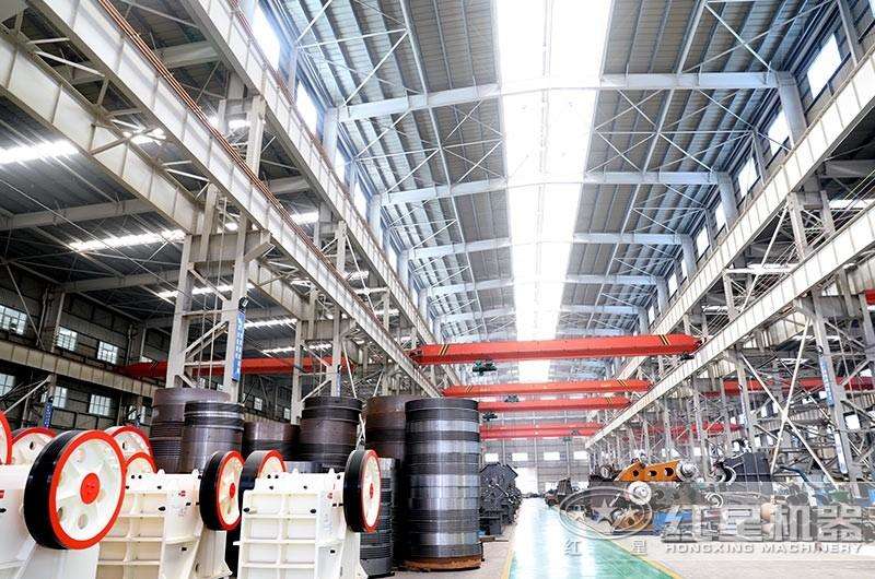 紅星大型CJ鄂式粉碎機生產車間，現貨提供