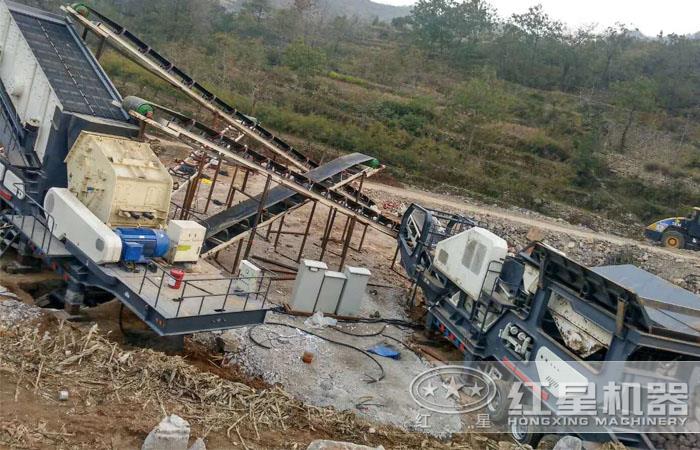 移動鄂式破碎機+反擊式破碎機+振動篩組合，產(chǎn)量大，出料范圍可調(diào)