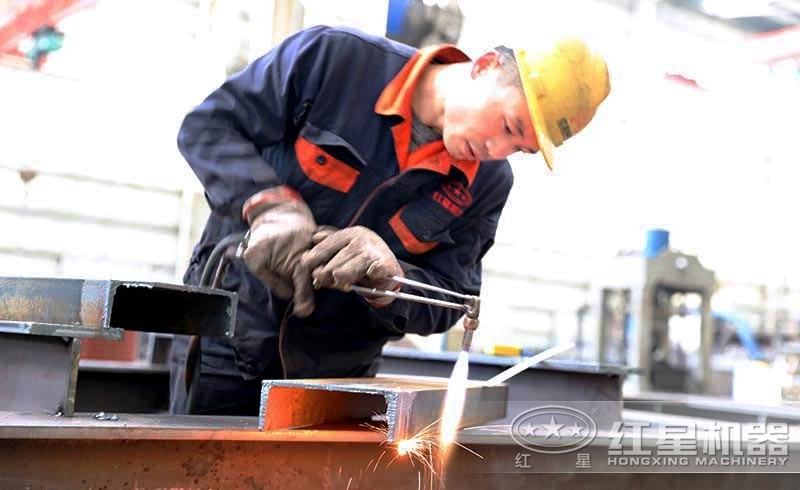 匠心做工，每一道石子移動破碎生產(chǎn)線都嚴謹以待