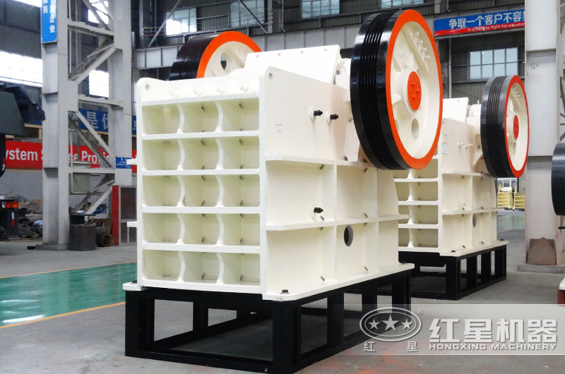 鄂式破碎機優質鋼板焊接機架，更加牢固可靠