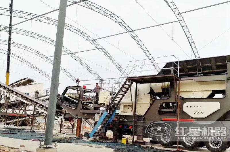 鄂破移動(dòng)破碎站現(xiàn)場(chǎng)搭建,操簡(jiǎn)單方便 鄂破移動(dòng)破碎站現(xiàn)場(chǎng)搭建,操簡(jiǎn)單方便