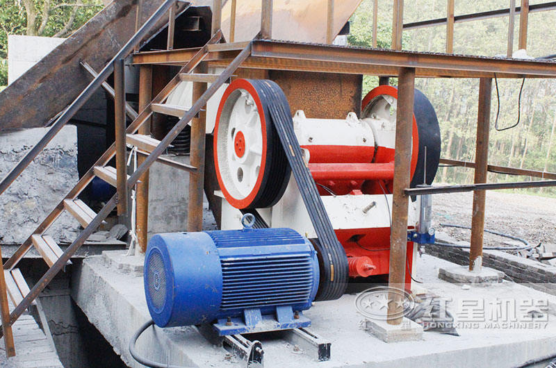 CJ160顎式破碎機作業現場 CJ160顎式破碎機作業現場