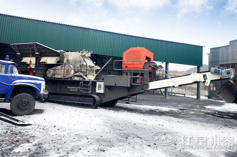 移動(dòng)式煤炭破碎機(jī)圖片，俄羅斯客戶現(xiàn)場(chǎng)