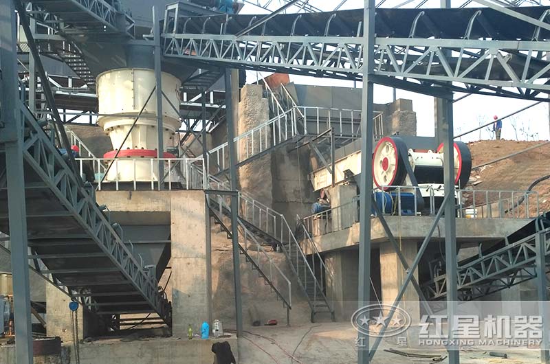 河南客戶900×1200破碎機(jī)作業(yè)現(xiàn)場(chǎng)圖 河南客戶900×1200破碎機(jī)作業(yè)現(xiàn)場(chǎng)圖