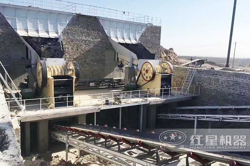 鄂式破碎機(jī)工作現(xiàn)場實拍圖 鄂式破碎機(jī)工作現(xiàn)場實拍圖