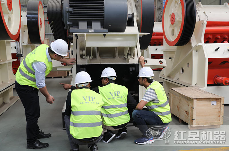 客戶到設備生產車間考察、了解設備