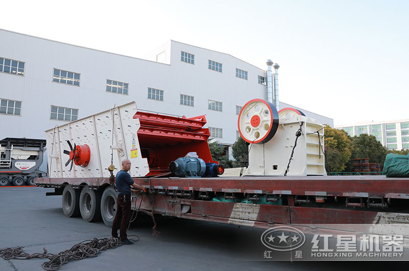 750破碎機設備裝車、發貨