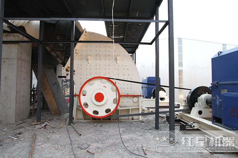 碎石場生產線，重錘式破碎機作業圖