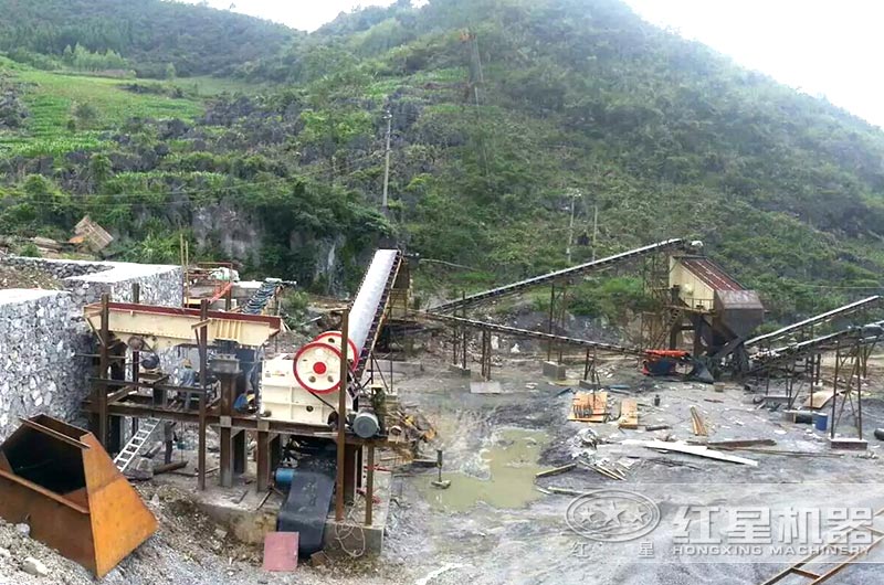 湖北時產(chǎn)600噸石頭破碎生產(chǎn)線現(xiàn)場 湖北時產(chǎn)600噸石頭破碎生產(chǎn)線現(xiàn)場