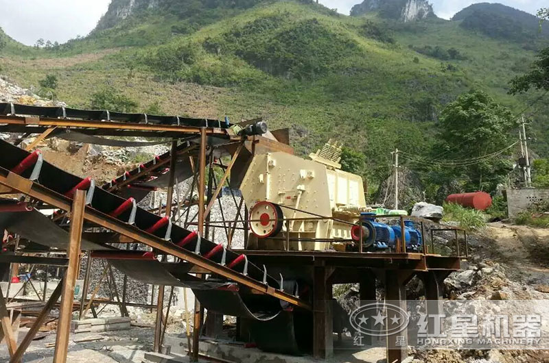 湖北客戶現(xiàn)場安裝圖(反擊式破碎機) 湖北客戶現(xiàn)場安裝圖(反擊式破碎機)