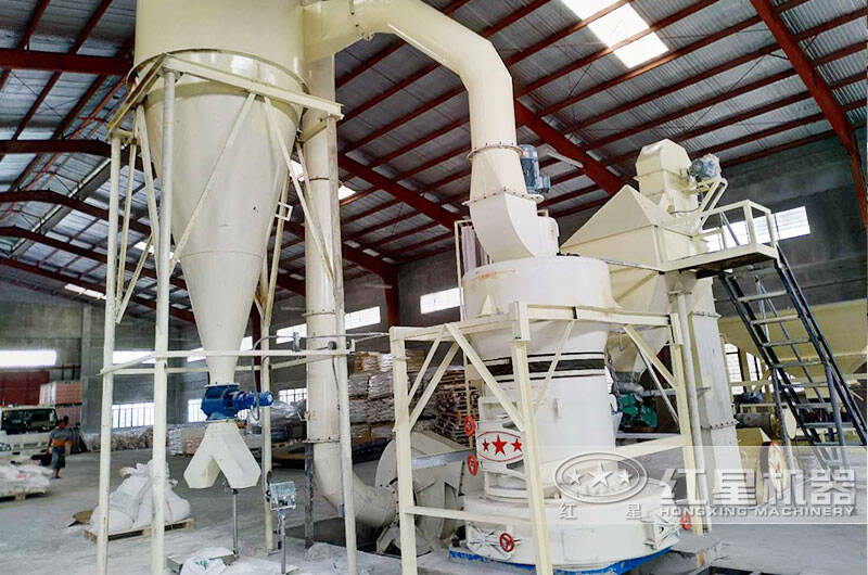 硅礦磨粉加工生產(chǎn)線(xiàn)現(xiàn)場(chǎng) 硅礦磨粉加工生產(chǎn)線(xiàn)現(xiàn)場(chǎng)