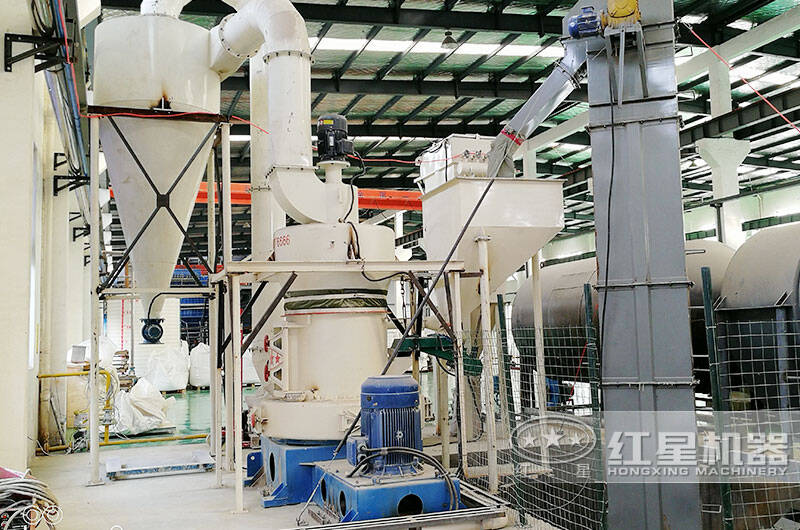 硅礦磨粉加工生產(chǎn)線(xiàn)作業(yè)現(xiàn)場(chǎng) 硅礦磨粉加工生產(chǎn)線(xiàn)作業(yè)現(xiàn)場(chǎng)