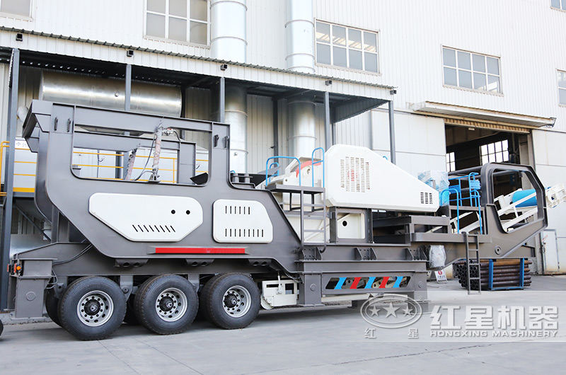 安山巖輪胎移動破碎站，搭配鄂破用于粗碎