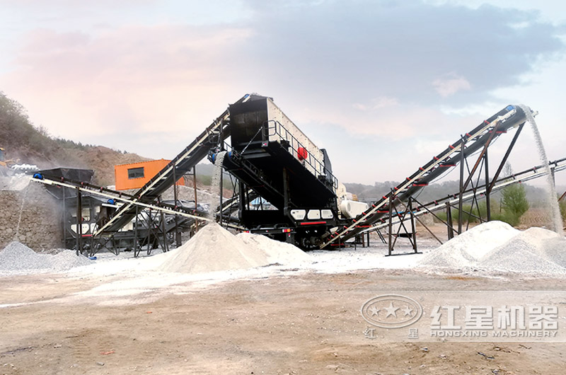 移動(dòng)式小型石頭破碎機(jī)在砂廠(chǎng)占地小，轉(zhuǎn)場(chǎng)靈活