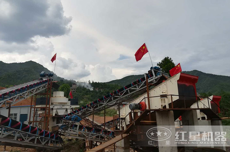 河卵石制砂碎砂加工現(xiàn)場(chǎng) 河卵石制砂碎砂加工現(xiàn)場(chǎng)