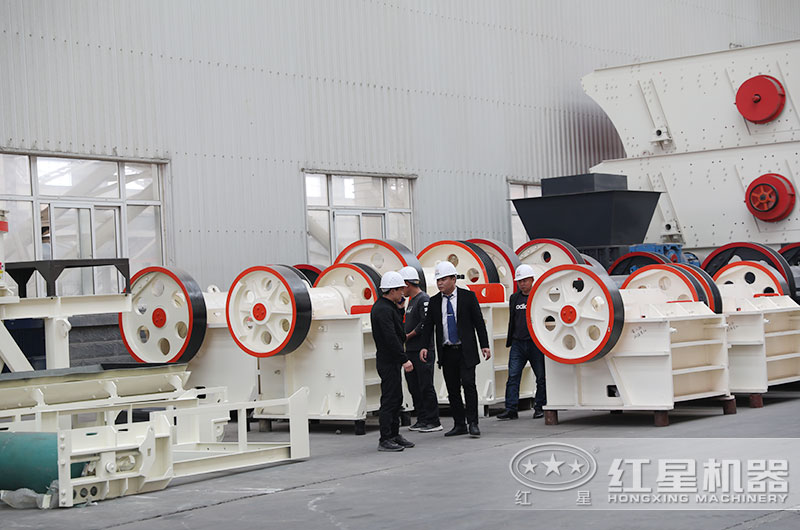 客戶來廠參觀鄂破機 客戶來廠參觀鄂破機